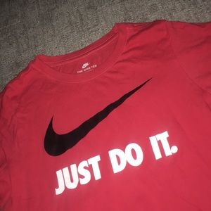 Women’s/Mens Nike tee